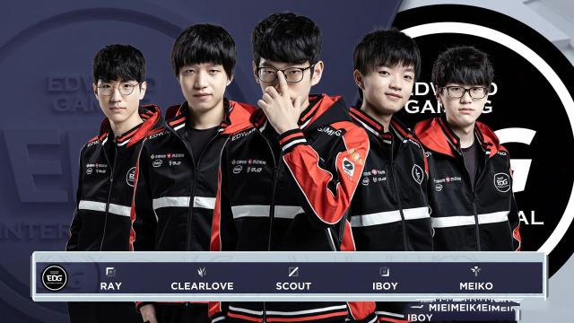 配合更加默 配合更加默