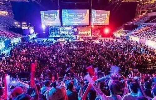 运动鞋服与 运动鞋服与